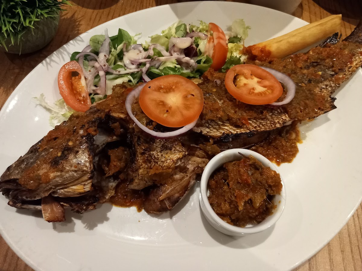 805 Restaurants - West African Restaurant, Old Kent — photo 3