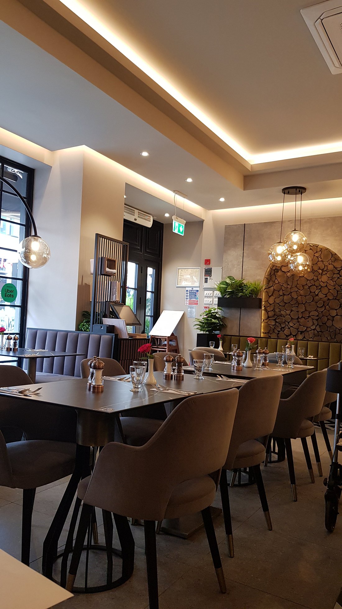 Altonapoli Italian restaurant & bar restaurant