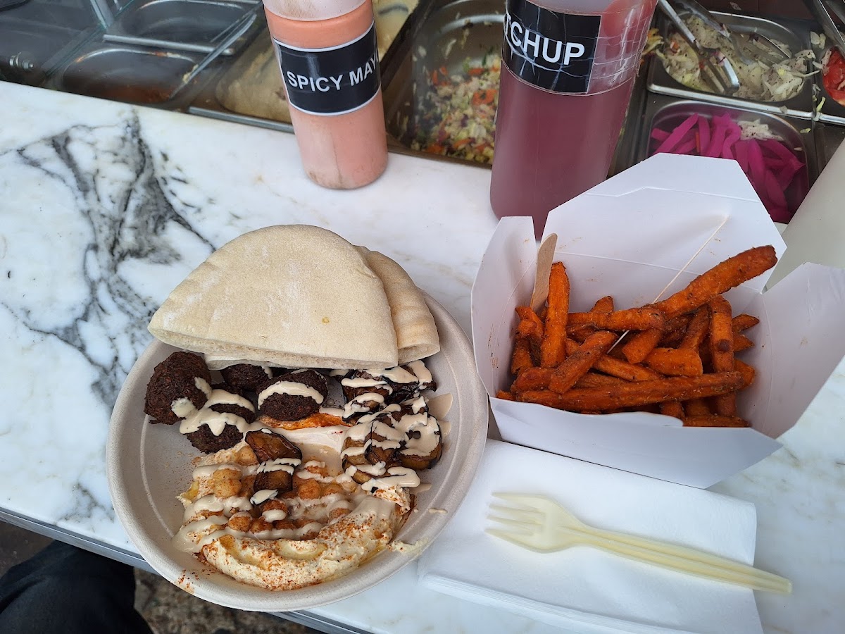 Basta - Falafel & Grill — photo 3