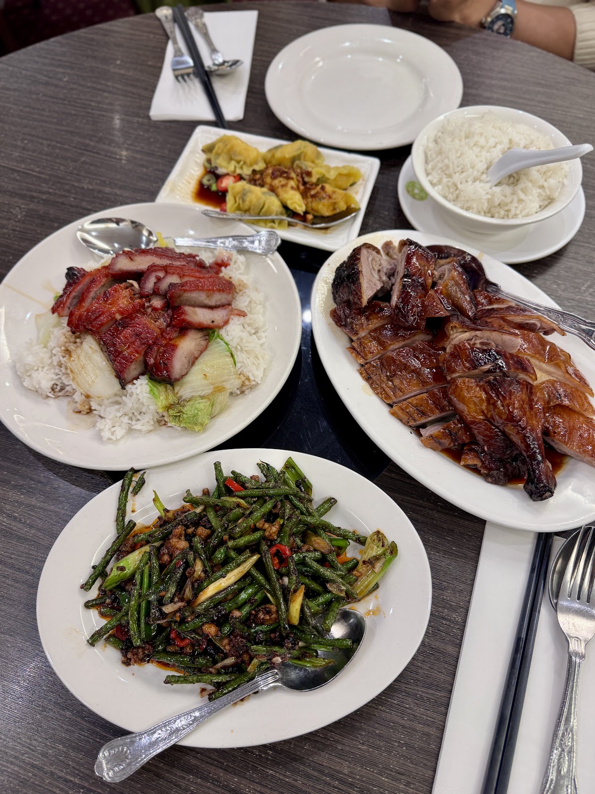 Four Seasons (Queensway) — photo 3