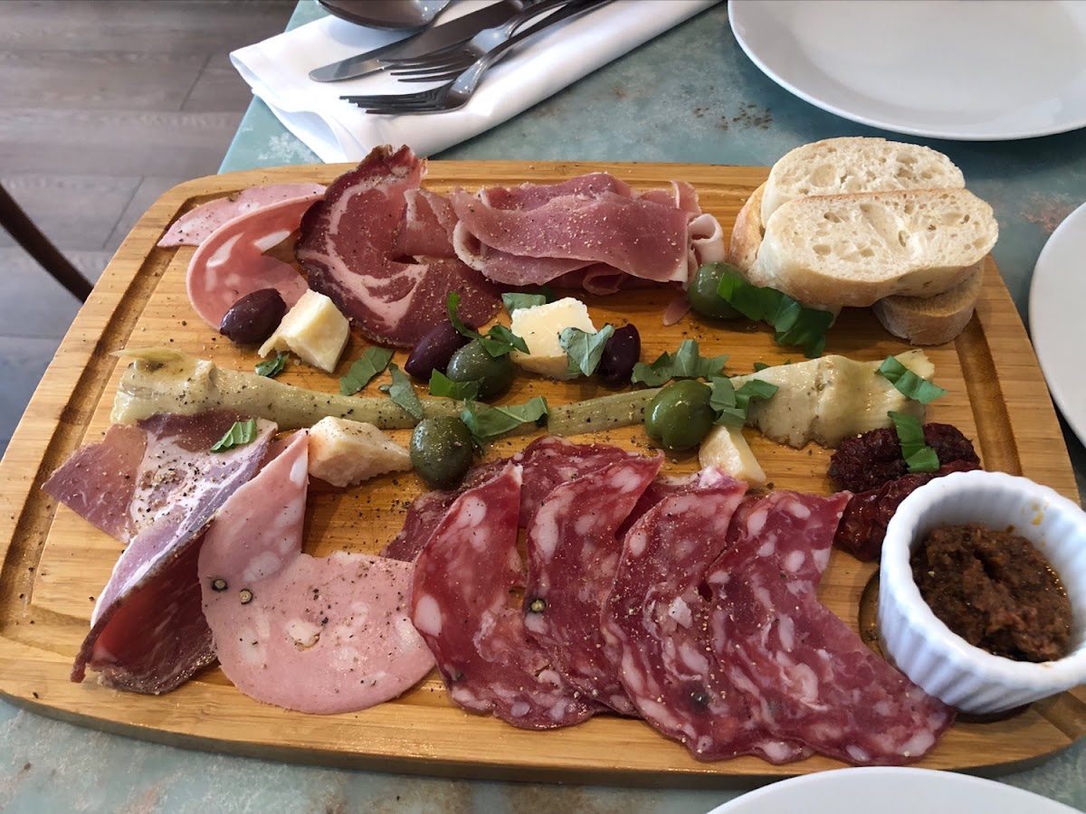 L'Antipasto Restaurant — photo 3