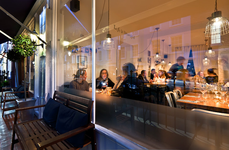 Mazi restaurant