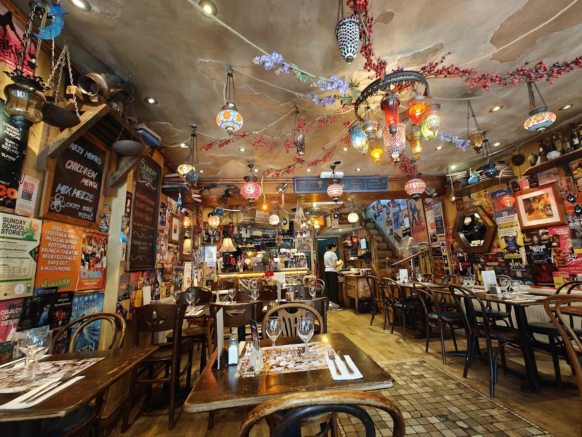 Mem & Laz Brasserie — photo 3