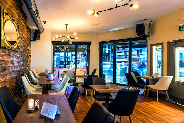 Miraflores Bar & Lounge restaurant