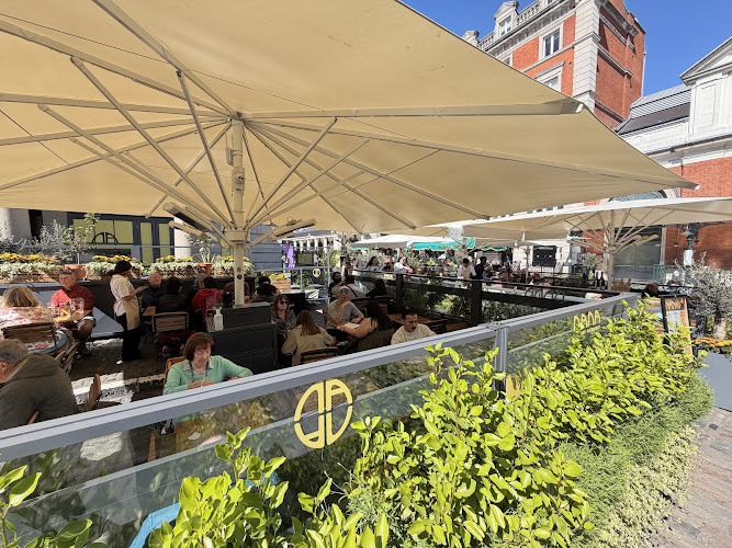 Nana Cafe restaurant