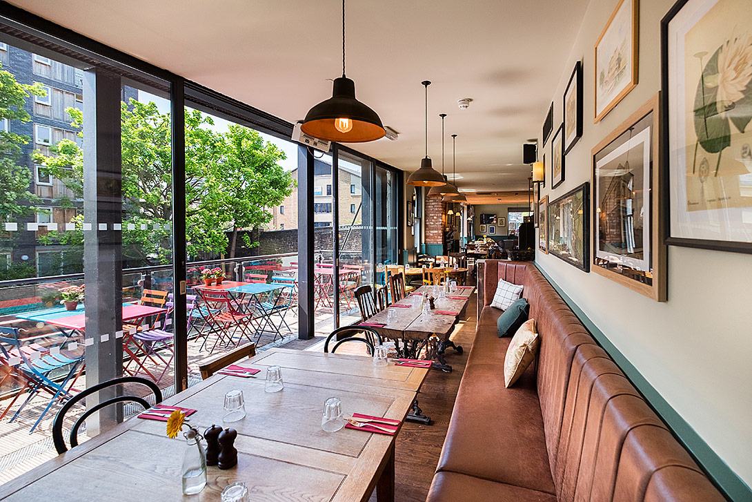 Narrowboat restaurant