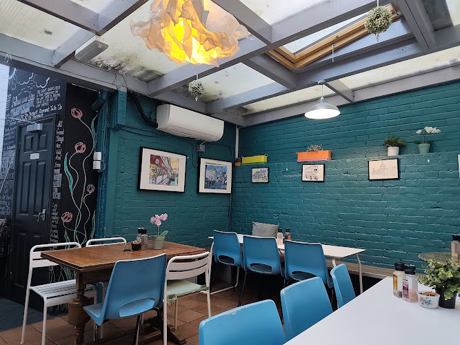 Oliver's Village Café restaurant