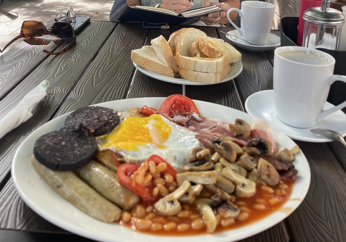 Pinner Cafe — photo 3
