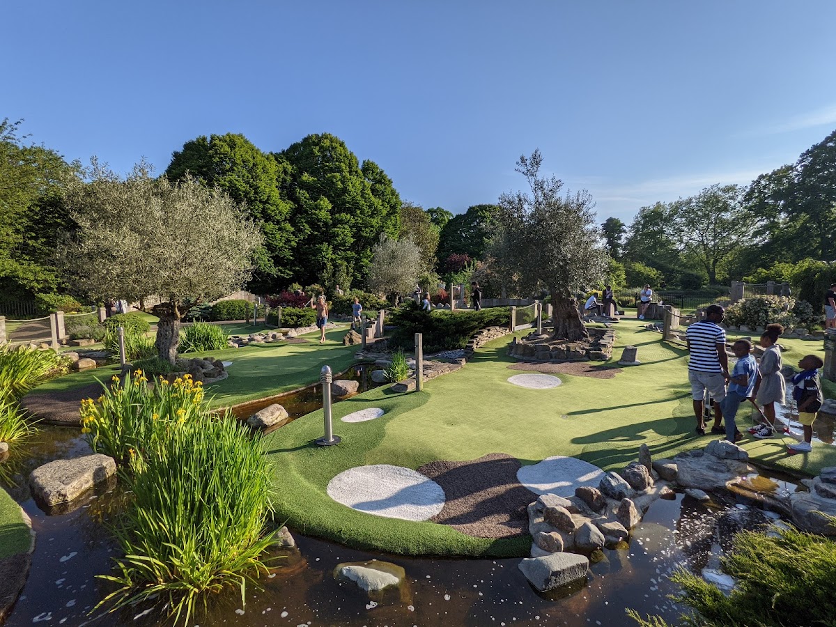 Putt In The Park Acton restaurant