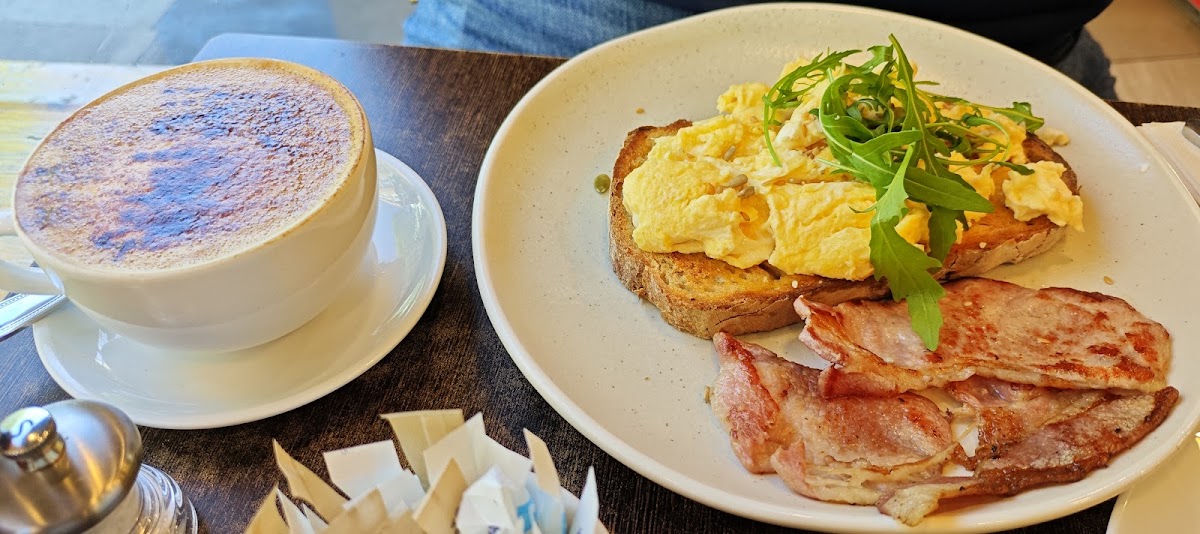 Roni's Cafe — photo 3
