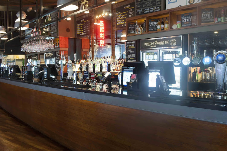 The Ice Wharf - JD Wetherspoon restaurant