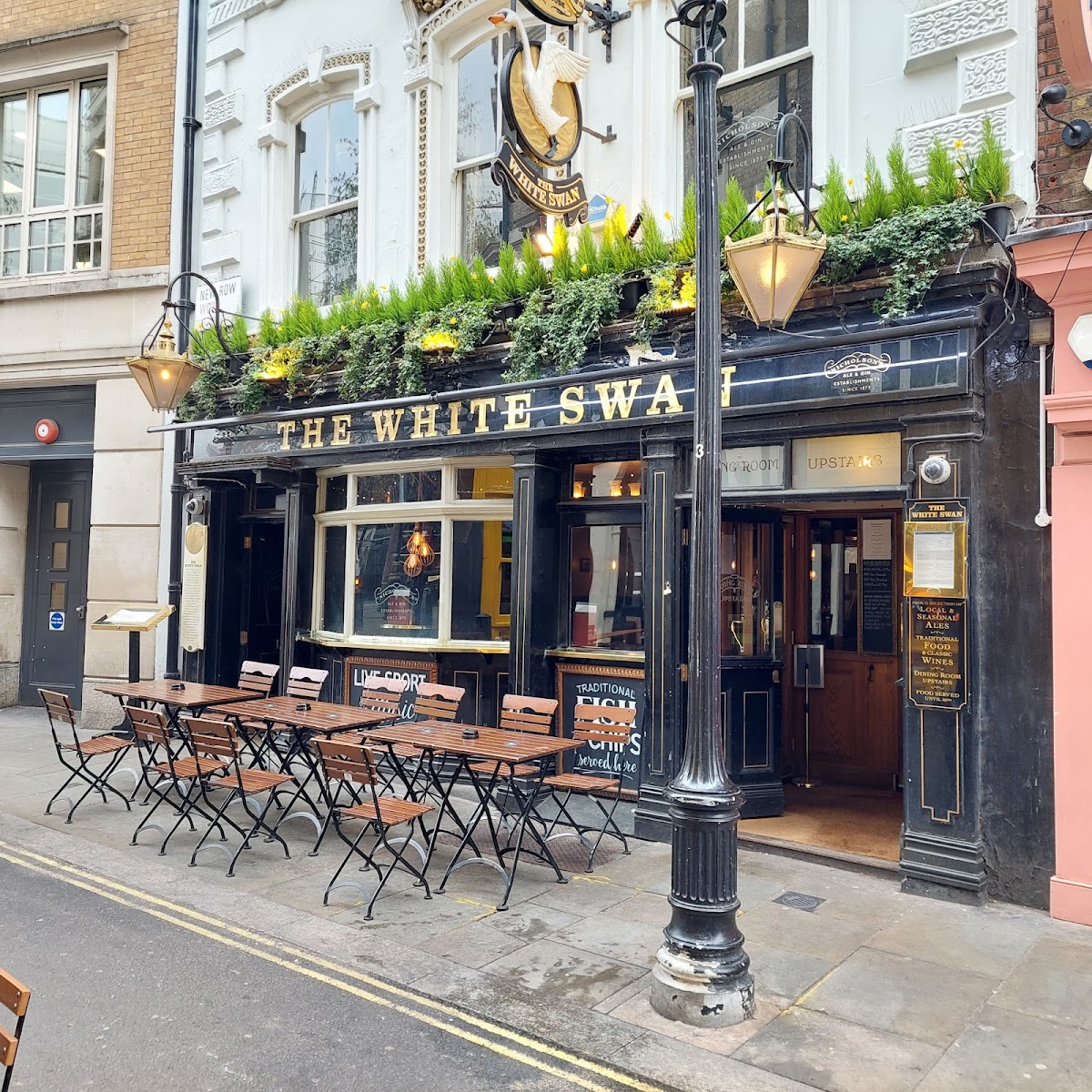 The White Swan — photo 3