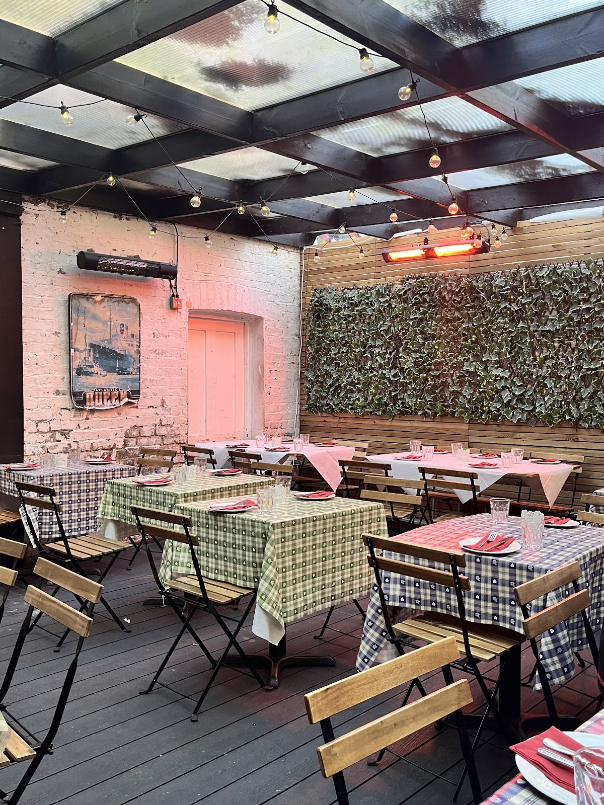 Tsiakkos & Charcoal restaurant