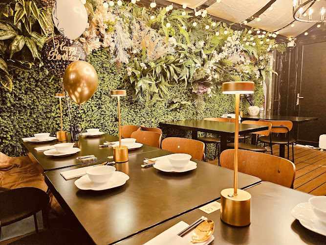 YOLO restaurant